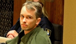 Bác sĩ chuốc thuốc mê, bắt bệnh nhân làm nô lệ tình dục