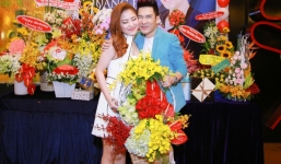 Hương Tràm và Quang Hà như đôi tình nhân trong tiệc sinh nhật