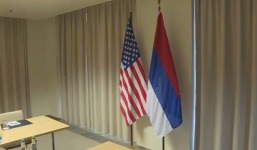 Video: Quốc kỳ Nga bị Mỹ treo ngược trước cuộc gặp cấp cao