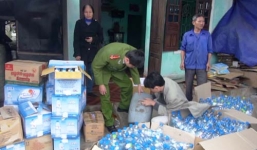 Nghệ An: Phát hiện hai cơ sở sản xuất dấm từ axít và nước giếng