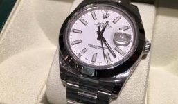 Mua iPhone 6S, đồng hồ Rolex làm quà thưởng Tết nhân viên