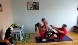 Ngưỡng mộ với kiểu tập thể dục 'cả nhà khỏe, cả nhà vui'