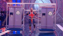 Video 'Thần Thor' chạy như bay dù phải nâng 450kg trên vai