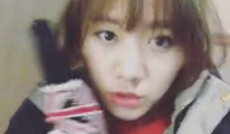 Hình ảnh Hari Won lẻ loi giữa giá lạnh Hàn Quốc