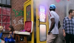 Cận cảnh câu lạc bộ disco nằm gọn trong bốt điện thoại