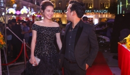 Trường Giang, Nhã Phương nắm chặt tay trên thảm đỏ xóa tin đồn rạn nứt