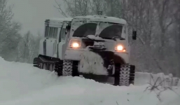 Video: Tiết lộ xe địa hình leo tường, bất chấp nhiệt độ -50 của Nga