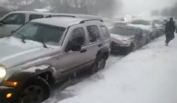 30 xe đâm nối đuôi vì trượt tuyết