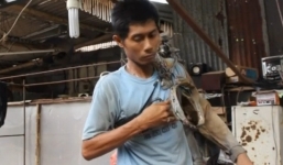 Video: “Iron Man” Indonesia tự chế tay sắt từ phế liệu