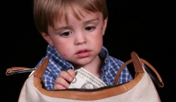 “Tuyệt chiêu” cho bố mẹ xử lý tình huống con ăn cắp