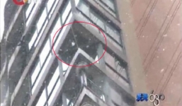 Người phụ nữ rơi từ tầng 24 xuống tử vong vì ngắm tuyết