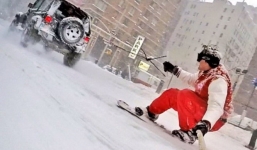 Sốt với video trượt tuyết giữa đường phố New York