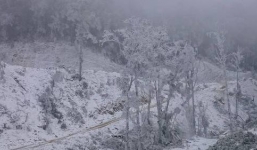 Tuyết tiếp tục rơi tại miền Tây xứ Nghệ, một cụ già chết vì giá rét