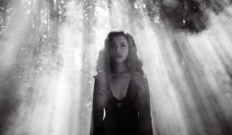 Ái Phương “ma quái” trong MV “Tôi thấy hoa vàng trên cỏ xanh”