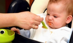 9 việc cha mẹ không nên giúp con