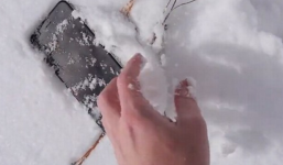 Hàng loạt chiếc iPhone 'chết cóng' vì giá rét