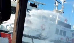 Tuần duyên Đài Loan phun vòi rồng xua tàu cá Việt Nam trên Biển Đông