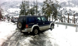 Cấm xe khách lưu thông ở tuyến đường có băng tuyết phủ dày