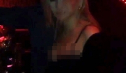 CL (2NE1) gây sốc với hình ảnh gợi cảm trong hộp đêm