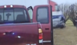 Video: Container mất lái đâm cảnh sát lộn nhiều vòng