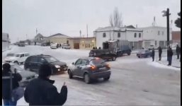 Ôtô lao dốc 'không phanh' trên đường đóng băng