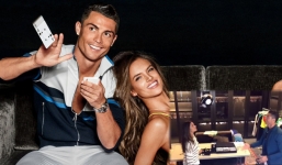 Video: Ronaldo thi đánh đầu với siêu mẫu Alessandra