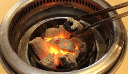 Bé trai 2 tháng tuổi tử vong, bố mẹ bị nguy kịch do đốt than sưởi ấm