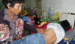 Bênh con gái, phụ huynh đến trường đánh nam sinh nhập viện