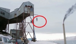 Thót tim màn thách thức thần chết chứng minh định luật Newton