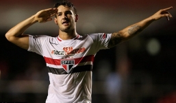 Đến Chelsea, Pato nhận mức lương kém rất nhiều so với Falcao