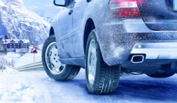 10 điều cần nhớ khi lái xe trời mưa tuyết