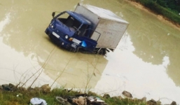 Xe tải đâm xe máy, 2 nữ công nhân chết thảm