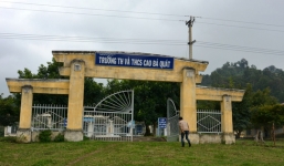 Hiệu trưởng ăn chặn tiền của học sinh bị bắt