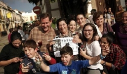 Cả làng trúng số độc đắc, đổi đời sau 1 đêm