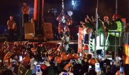 Video: Giải cứu 4 thợ mỏ mắc kẹt 36 ngày dưới lòng đất