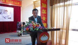 Con ông Nguyễn Bá Thanh bật khóc trong ngày giới thiệu sách về cha