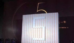 Đại gia xếp bức tường Iphone 6s để thưởng nhân viên