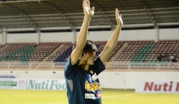 Video: Tuấn Anh lưu luyến chia tay đồng đội và CĐV HAGL