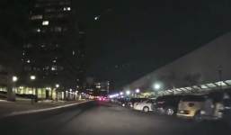 Cầu lửa bí ẩn bất ngờ lóe sáng trên bầu trời