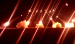 Video: 'Bão lửa' BM-21 Grad cháy sáng trong đêm