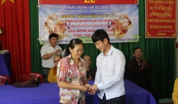 Vợ chồng Lý Hải - Minh Hà dành gần 100 triệu đi làm từ thiện tại quê nhà