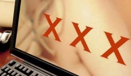 Ấn Độ phải mở lại 857 web sex vì bị dân phản đối gay gắt