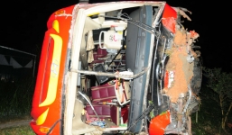Xe chở khách về quê ăn Tết gặp tai nạn, gần 40 người bị thương