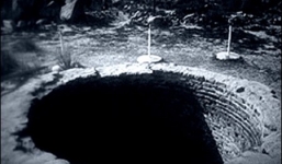 Bí ẩn 'mắt quỷ' không đáy thách thức các nhà khoa học