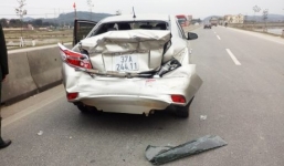 Xe rước dâu va chạm với xe tải, cô dâu chú rể may mắn thoát chết