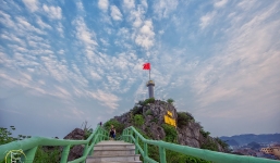 Lạng Sơn: Cột cờ Phai Vệ và chuyện ý thức du khách