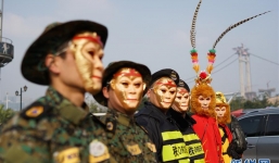 Thích thú màn 'giả khỉ' đón tết của người dân Trung Quốc