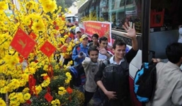 Sinh viên về quê ăn Tết bằng xe miễn phí