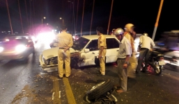 Tai nạn giao thông, xe hơi văng bánh trên cầu Rạch Miễu