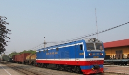 Yêu cầu cách chức TGĐ công ty đề xuất mua hơn 100 toa tàu cũ